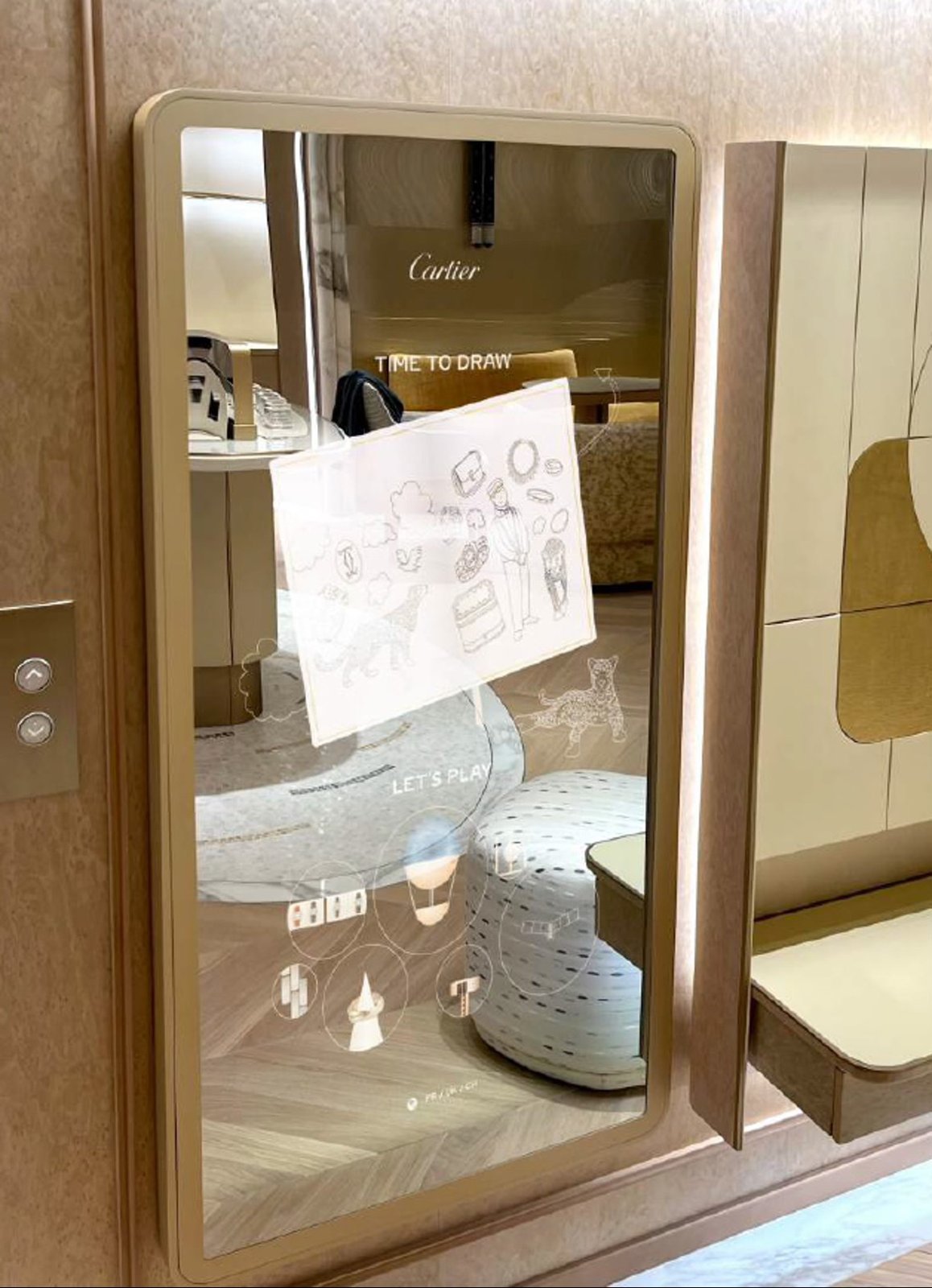 Miroir tactile du Kids Corner Cartier