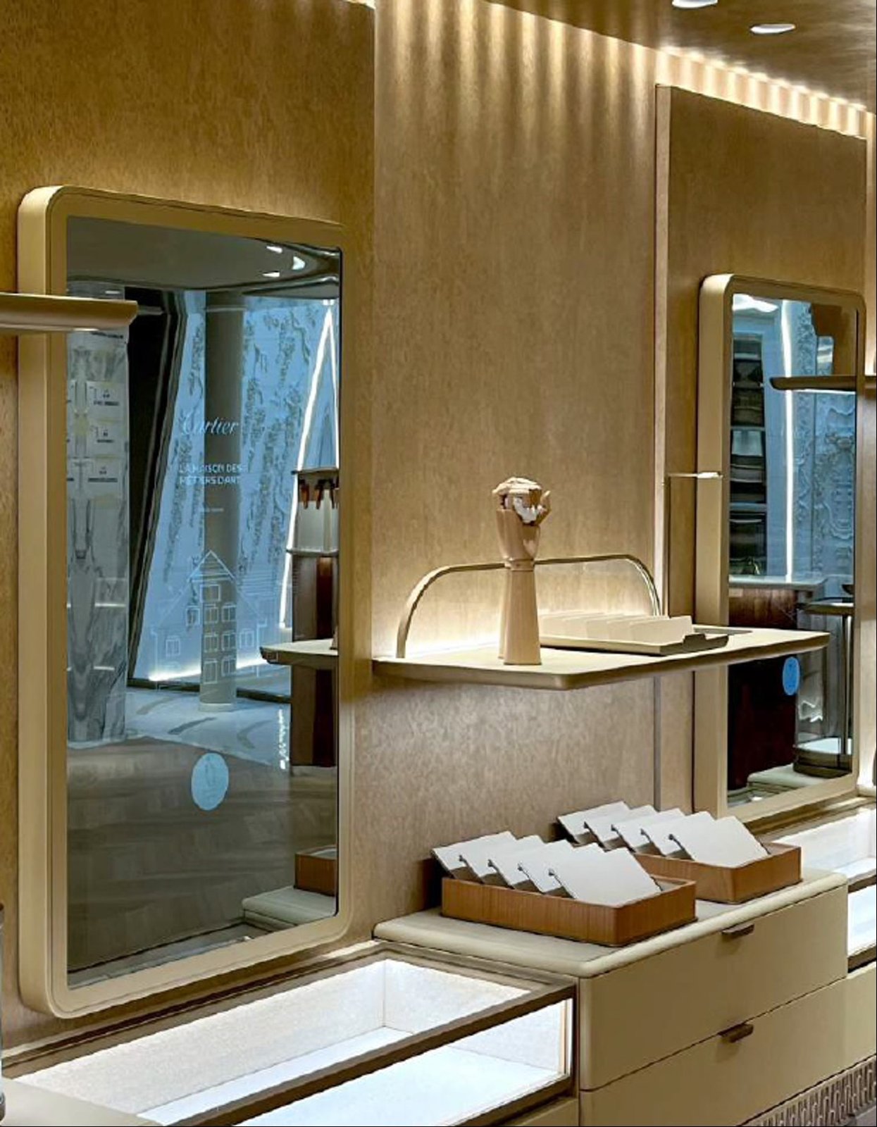 Miroirs tactiles Savoir-faire chez Cartier