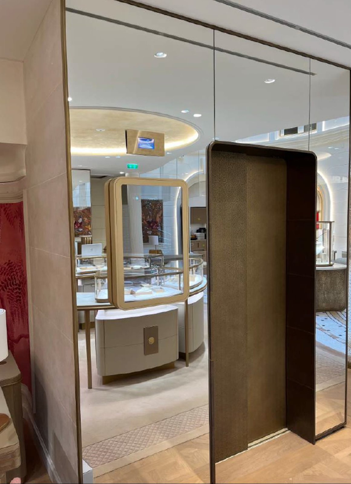 Miroir tactile de guidage WEMOOVE chez Cartier