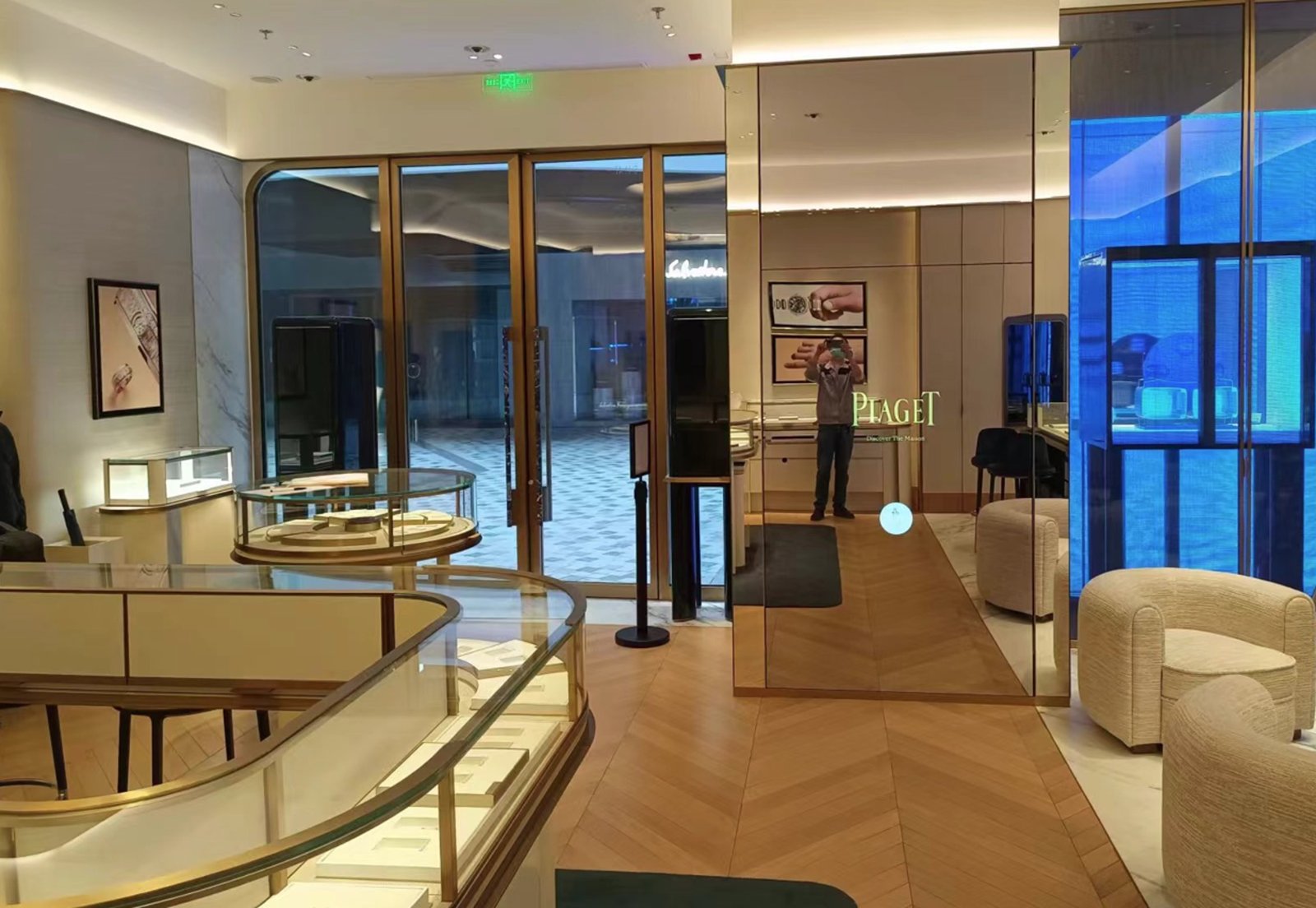 Miroir tactile 75 pouces WEMOOVE dans la boutique Piaget
